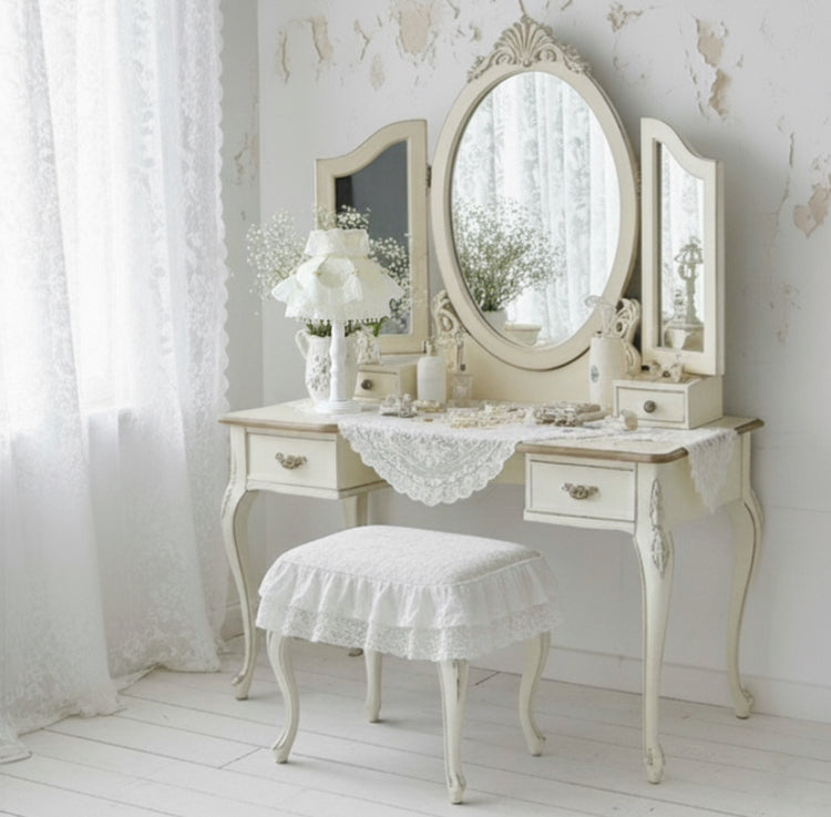 β‘ Aurora's Lace Lamp